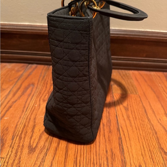 BARELY WORN
Christian Dior Bag WITH Charm 
100% Authentic - Picture 5 of 7